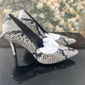 Elegant Snakeskin Patterned Women's Heels